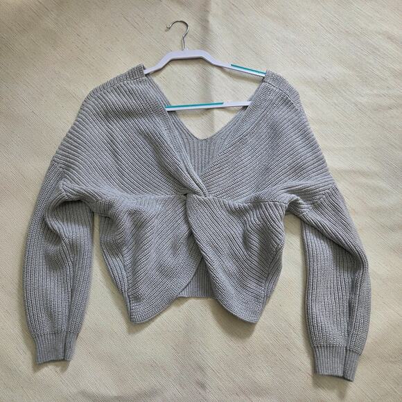 FOREVER 21 Woman's Grey Long Sleeve Sweater size S  half open cross back - Picture 6 of 6